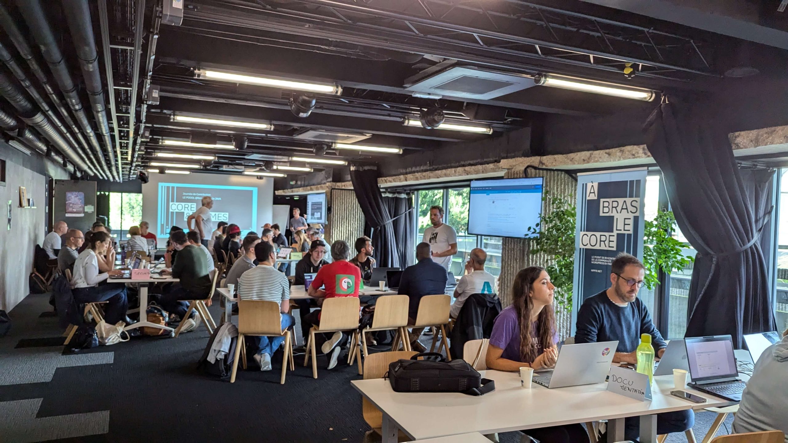 Vue d'ensemble de la salle de contribution à Rennes